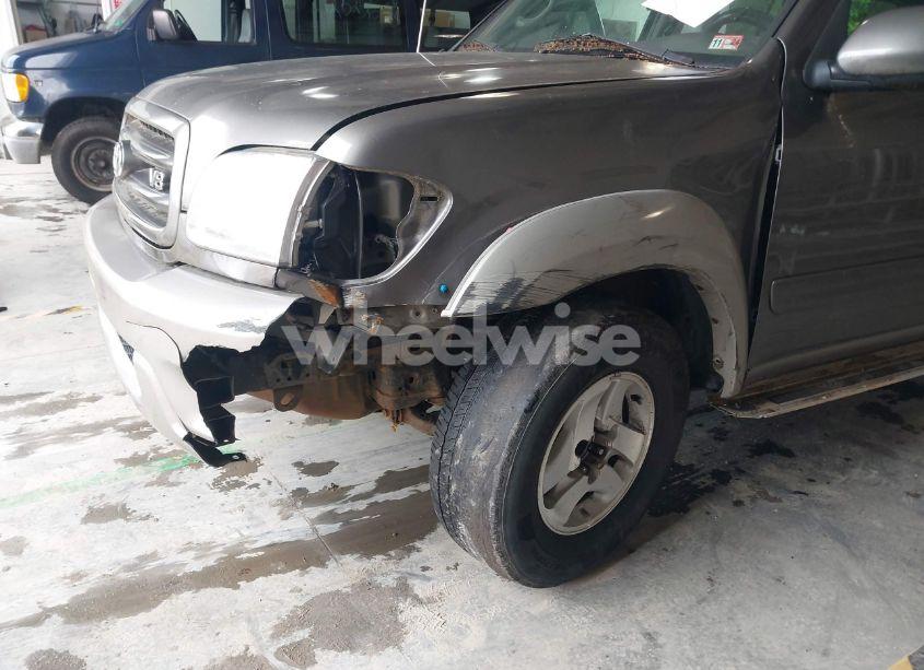 Photo 6 of 2003 Toyota Sequoia SR5 V8 (VIN 5TDZT34AX3S138908)