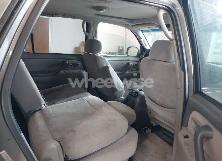 Photo 8 of 2003 Toyota Sequoia SR5 V8 (VIN 5TDZT34AX3S138908)