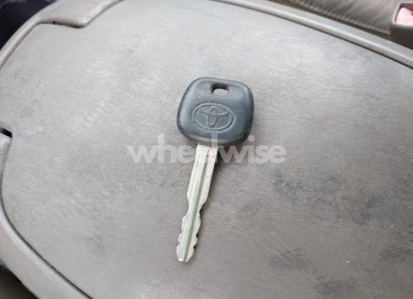 Photo 11 of 2003 Toyota Sequoia SR5 V8 (VIN 5TDZT34AX3S138939)