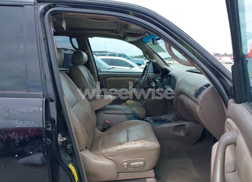 Photo 5 of 2003 Toyota Sequoia SR5 V8 (VIN 5TDZT34AX3S138939)