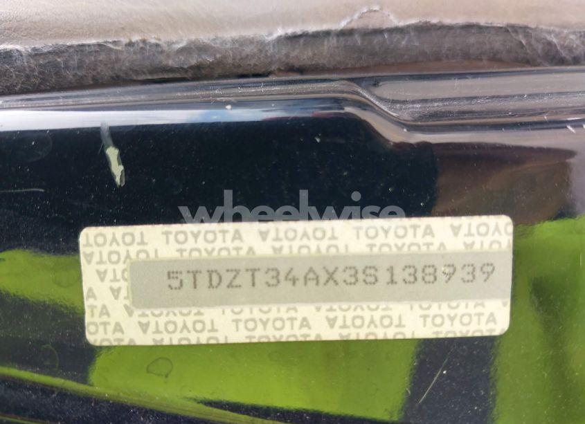 Photo 9 of 2003 Toyota Sequoia SR5 V8 (VIN 5TDZT34AX3S138939)