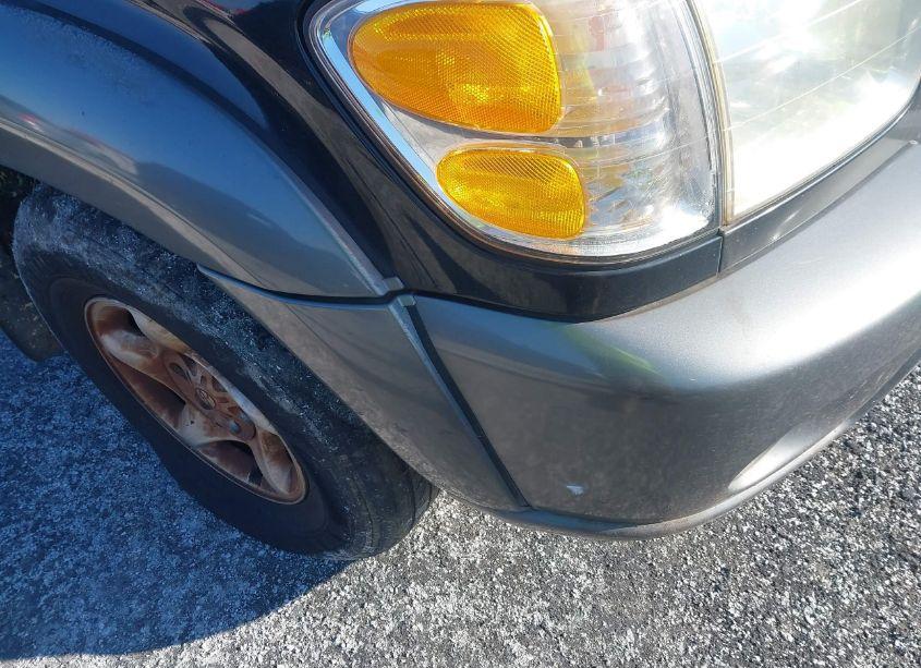 Photo 13 of 2003 Toyota Sequoia SR5 V8 (VIN 5TDZT34AX3S166031)