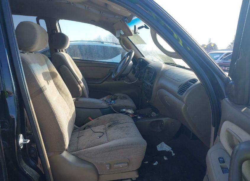 Photo 5 of 2003 Toyota Sequoia SR5 V8 (VIN 5TDZT34AX3S166031)