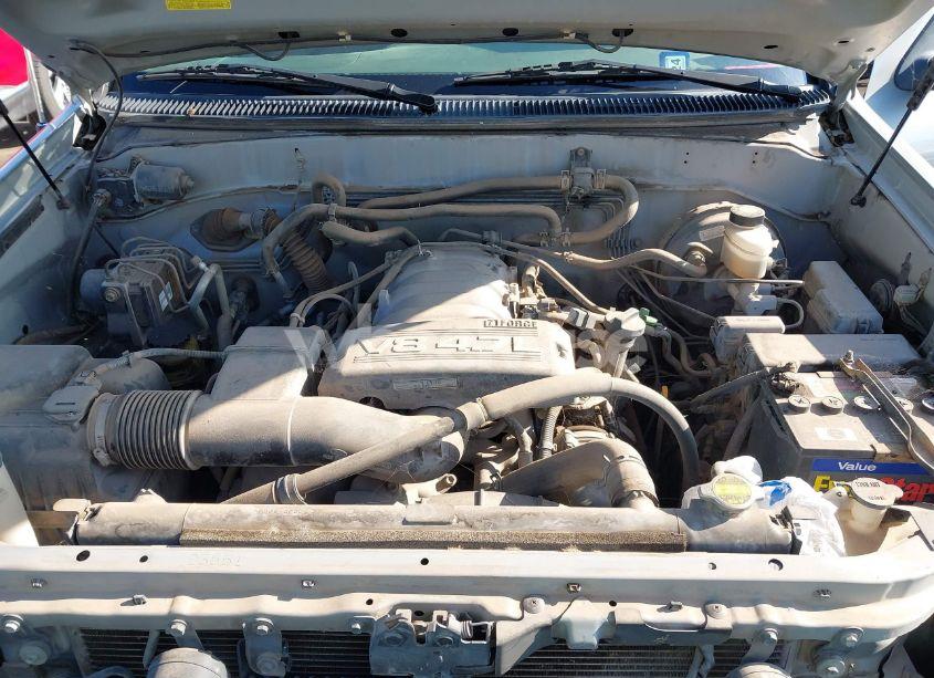 Photo 10 of 2004 Toyota Sequoia SR5 V8 (VIN 5TDZT34AX4S205587)