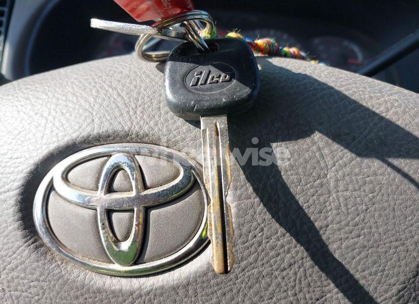 Photo 11 of 2004 Toyota Sequoia SR5 V8 (VIN 5TDZT34AX4S205587)