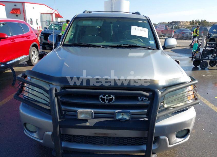 Photo 13 of 2004 Toyota Sequoia SR5 V8 (VIN 5TDZT34AX4S205587)