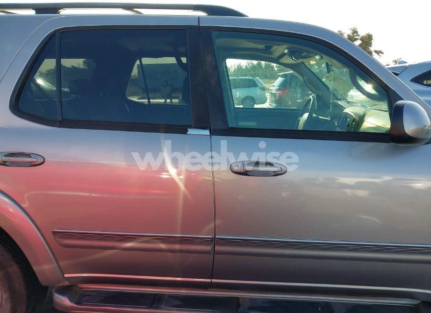 Photo 14 of 2004 Toyota Sequoia SR5 V8 (VIN 5TDZT34AX4S205587)