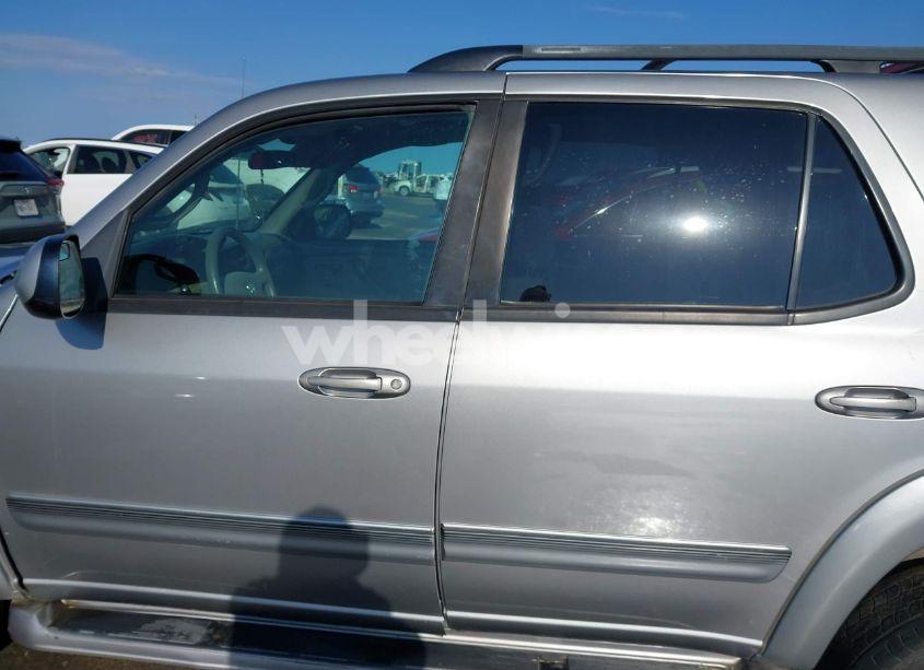 Photo 15 of 2004 Toyota Sequoia SR5 V8 (VIN 5TDZT34AX4S205587)