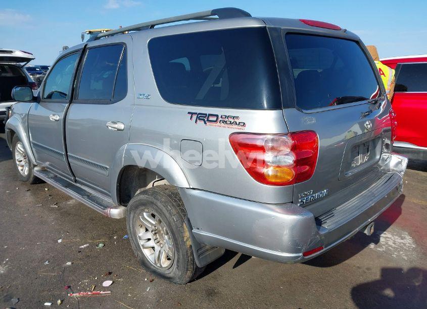 Photo 3 of 2004 Toyota Sequoia SR5 V8 (VIN 5TDZT34AX4S205587)