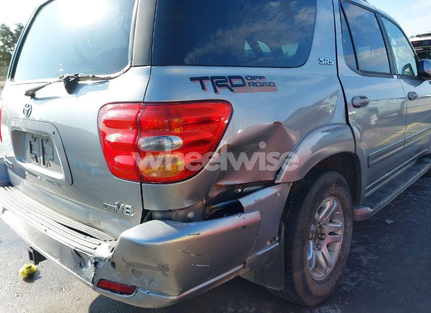 Photo 6 of 2004 Toyota Sequoia SR5 V8 (VIN 5TDZT34AX4S205587)