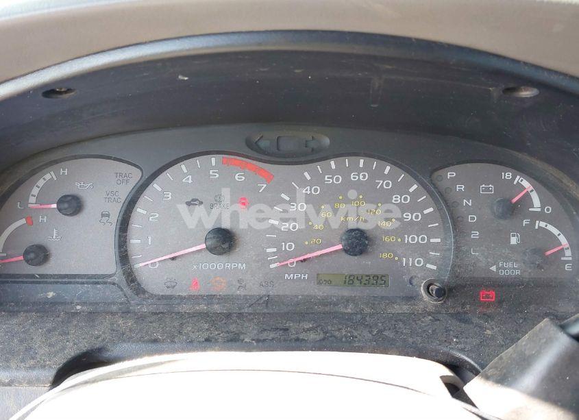 Photo 7 of 2004 Toyota Sequoia SR5 V8 (VIN 5TDZT34AX4S205587)