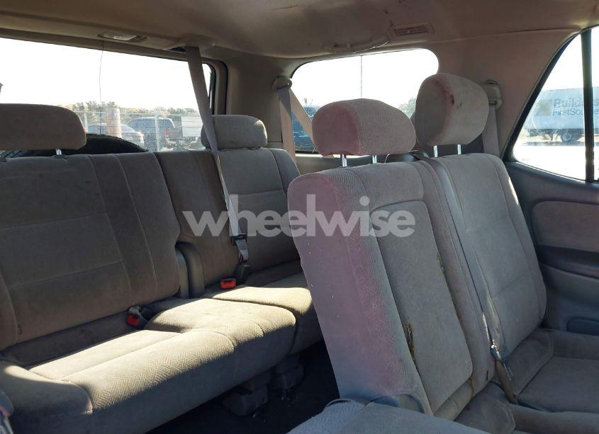 Photo 8 of 2004 Toyota Sequoia SR5 V8 (VIN 5TDZT34AX4S205587)