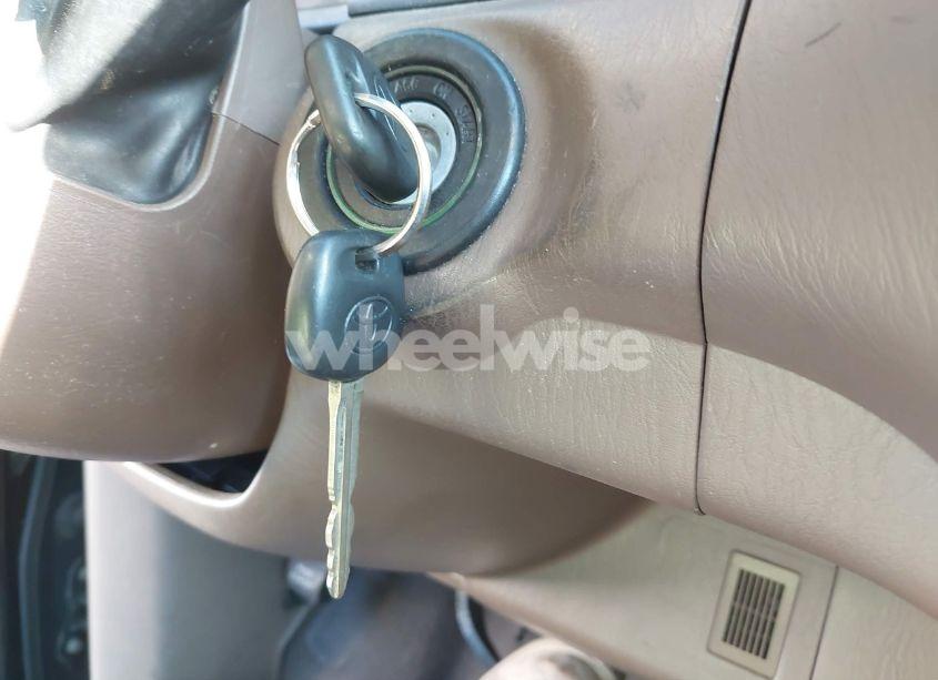 Photo 11 of 2004 Toyota Sequoia SR5 V8 (VIN 5TDZT34AX4S207193)