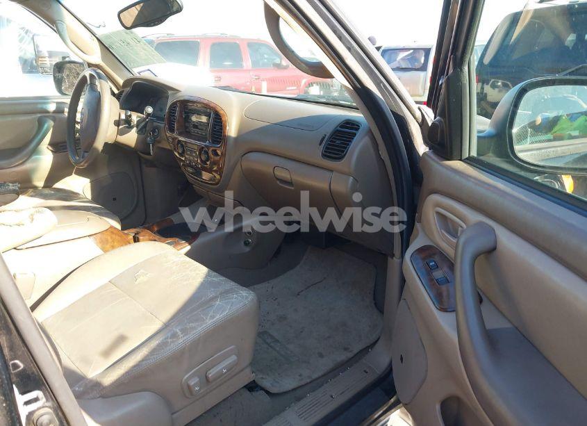 Photo 5 of 2004 Toyota Sequoia SR5 V8 (VIN 5TDZT34AX4S207193)