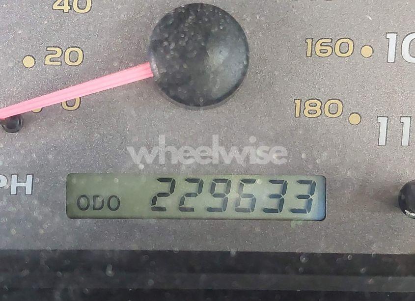 Photo 7 of 2004 Toyota Sequoia SR5 V8 (VIN 5TDZT34AX4S207193)