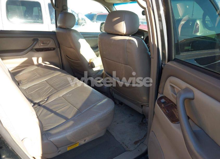Photo 8 of 2004 Toyota Sequoia SR5 V8 (VIN 5TDZT34AX4S207193)