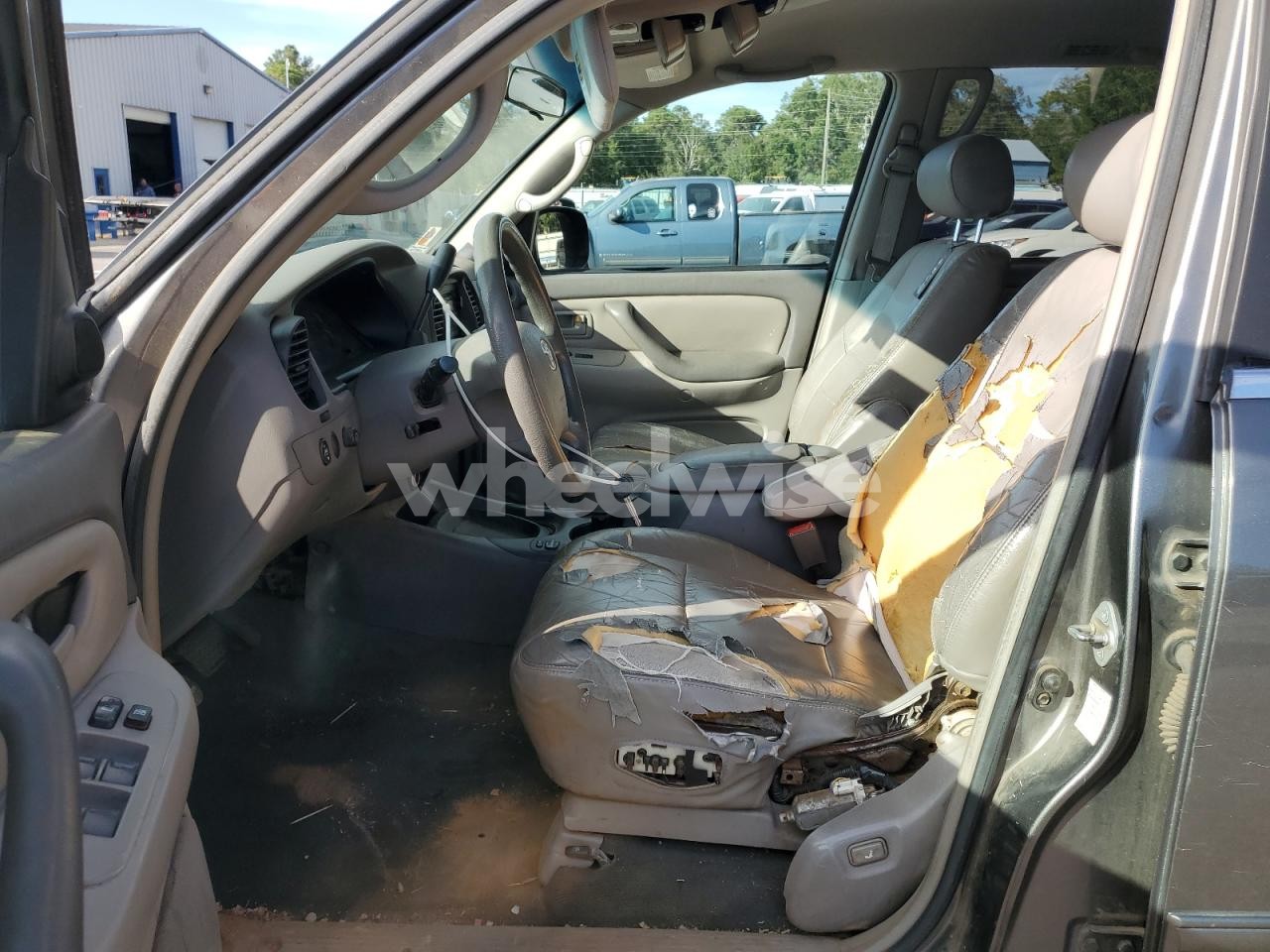 Photo 7 of 2004 TOYOTA SEQUOIA SR5 (VIN 5TDZT34AX4S217612)