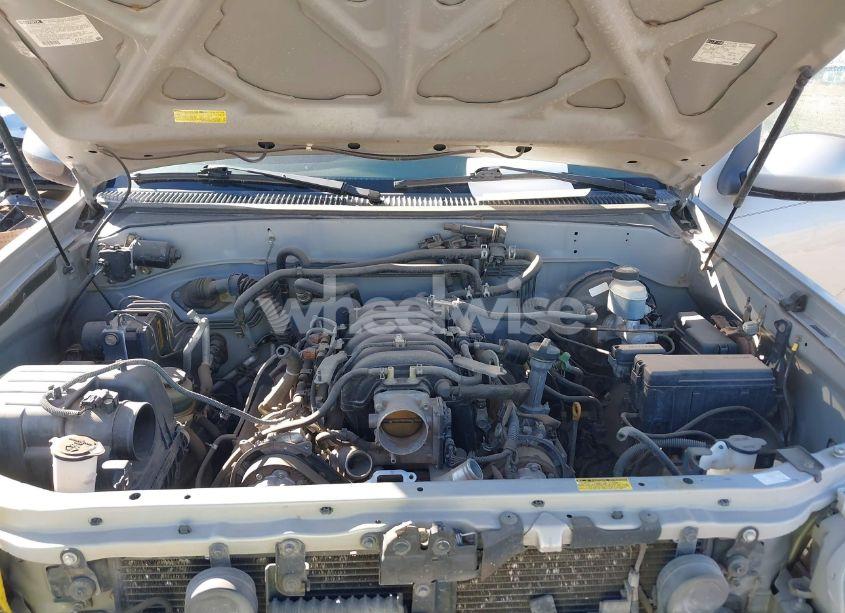 Photo 10 of 2005 Toyota Sequoia SR5 V8 (VIN 5TDZT34AX5S244276)