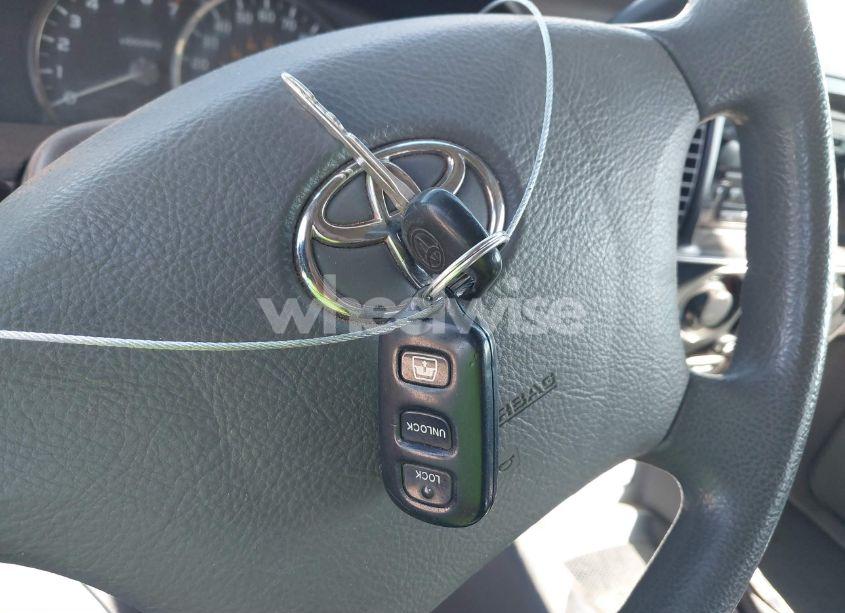 Photo 11 of 2005 Toyota Sequoia SR5 V8 (VIN 5TDZT34AX5S244276)