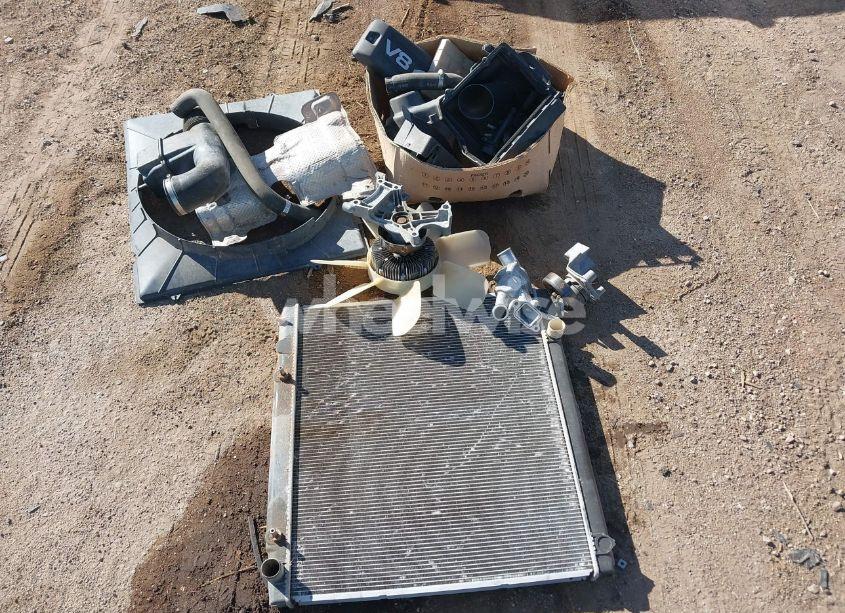 Photo 12 of 2005 Toyota Sequoia SR5 V8 (VIN 5TDZT34AX5S244276)