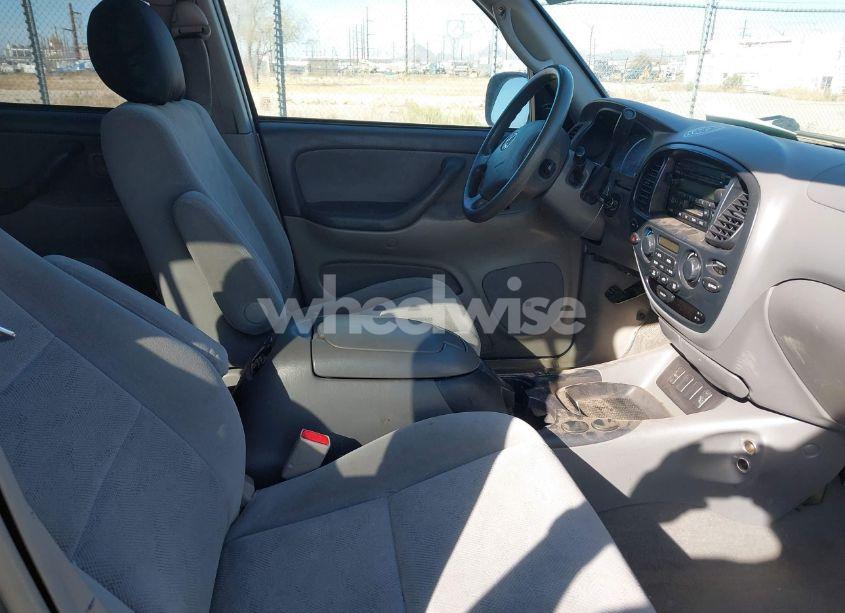 Photo 5 of 2005 Toyota Sequoia SR5 V8 (VIN 5TDZT34AX5S244276)