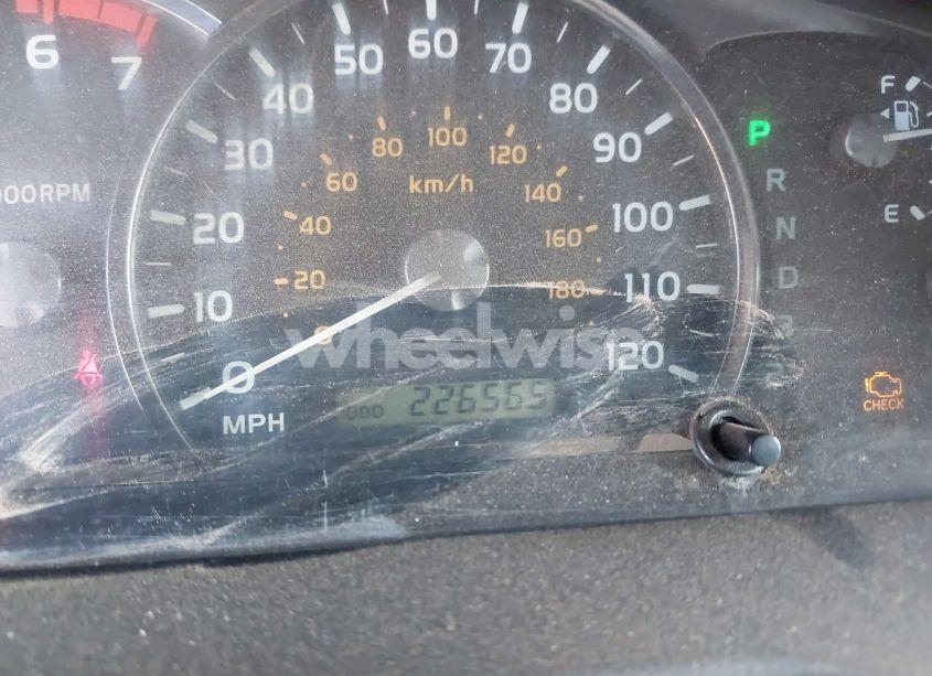 Photo 7 of 2005 Toyota Sequoia SR5 V8 (VIN 5TDZT34AX5S244276)