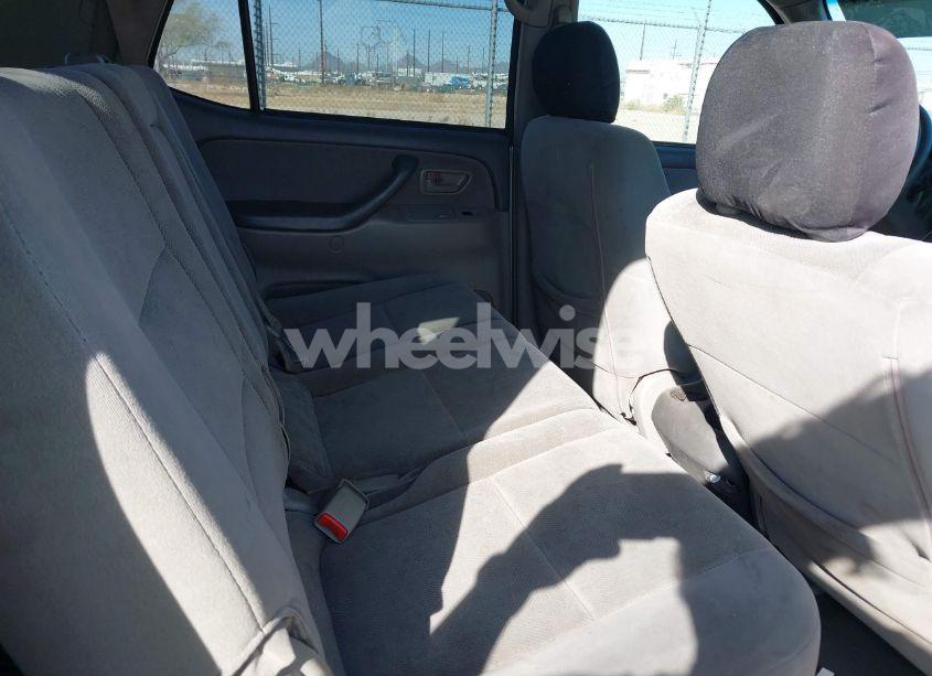 Photo 8 of 2005 Toyota Sequoia SR5 V8 (VIN 5TDZT34AX5S244276)