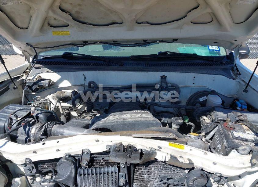 Photo 10 of 2005 Toyota Sequoia SR5 V8 (VIN 5TDZT34AX5S252295)