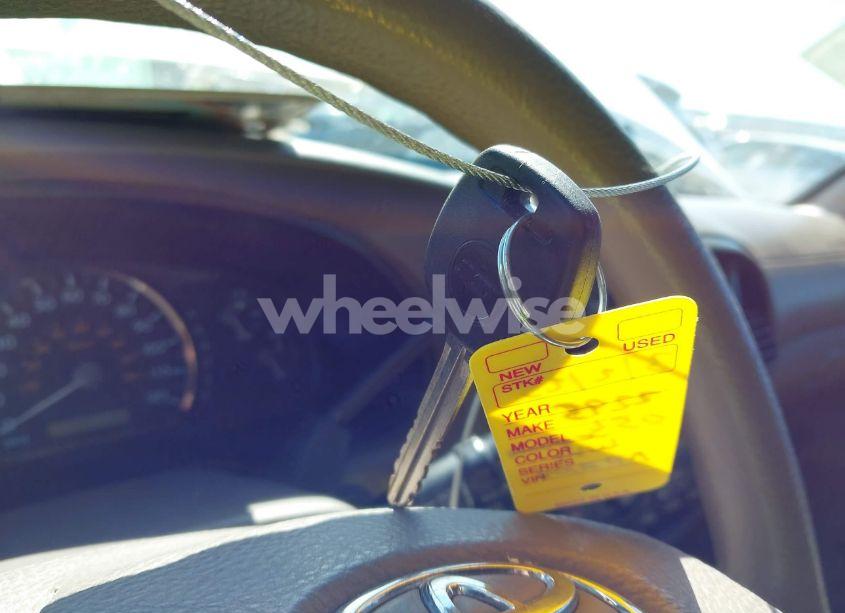 Photo 11 of 2005 Toyota Sequoia SR5 V8 (VIN 5TDZT34AX5S252295)