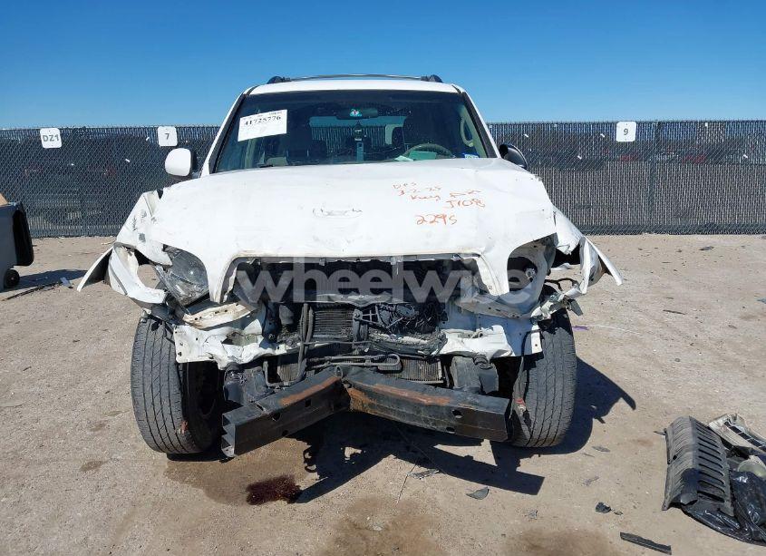 Photo 12 of 2005 Toyota Sequoia SR5 V8 (VIN 5TDZT34AX5S252295)