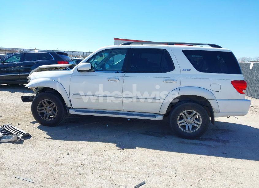 Photo 14 of 2005 Toyota Sequoia SR5 V8 (VIN 5TDZT34AX5S252295)