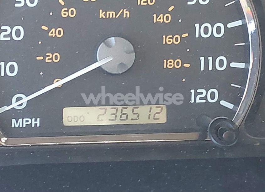 Photo 15 of 2005 Toyota Sequoia SR5 V8 (VIN 5TDZT34AX5S252295)