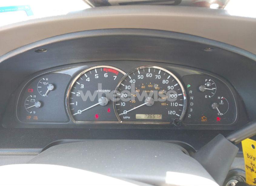 Photo 7 of 2005 Toyota Sequoia SR5 V8 (VIN 5TDZT34AX5S252295)