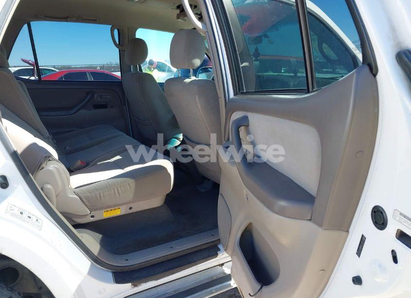 Photo 8 of 2005 Toyota Sequoia SR5 V8 (VIN 5TDZT34AX5S252295)