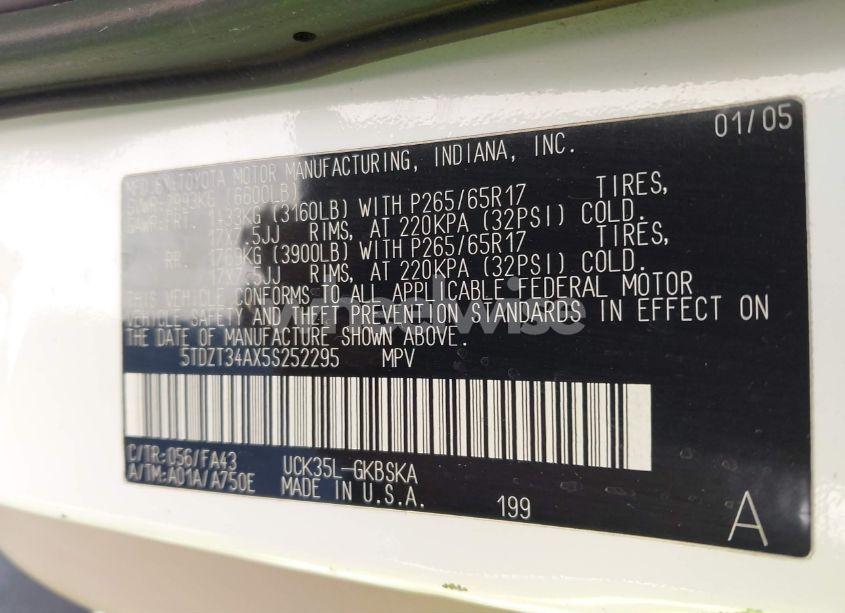 Photo 9 of 2005 Toyota Sequoia SR5 V8 (VIN 5TDZT34AX5S252295)
