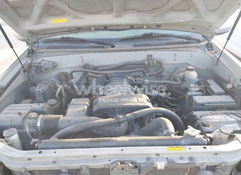 Photo 10 of 2005 Toyota Sequoia SR5 V8 (VIN 5TDZT34AX5S260090)