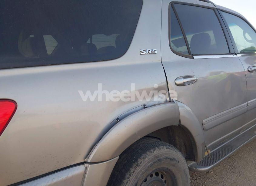 Photo 6 of 2005 Toyota Sequoia SR5 V8 (VIN 5TDZT34AX5S260090)