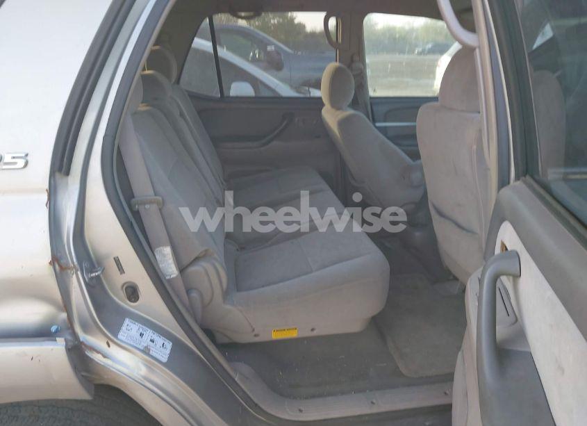 Photo 8 of 2005 Toyota Sequoia SR5 V8 (VIN 5TDZT34AX5S260090)