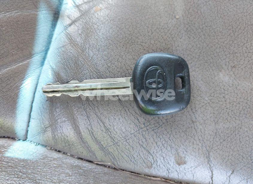 Photo 11 of 2004 Toyota Sequoia LIMITED V8 (VIN 5TDZT38A04S213613)