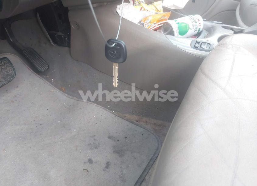 Photo 11 of 2005 Toyota Sequoia LIMITED V8 (VIN 5TDZT38A15S245066)