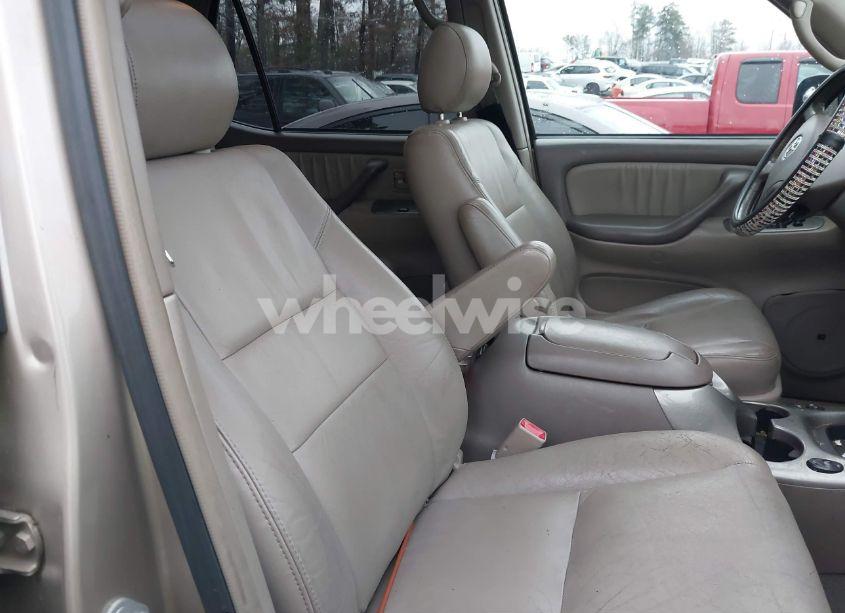 Photo 5 of 2005 Toyota Sequoia LIMITED V8 (VIN 5TDZT38A15S245066)