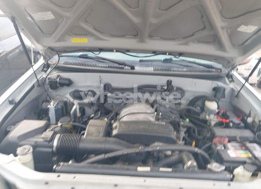 Photo 10 of 2002 Toyota Sequoia LIMITED V8 (VIN 5TDZT38A22S102963)