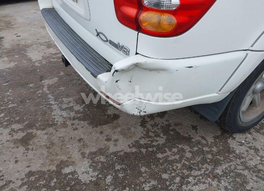 Photo 13 of 2002 Toyota Sequoia LIMITED V8 (VIN 5TDZT38A22S114031)