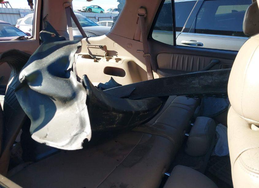 Photo 8 of 2004 Toyota Sequoia LIMITED V8 (VIN 5TDZT38A24S227934)