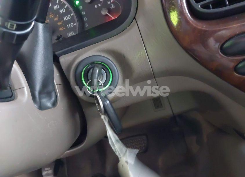 Photo 11 of 2005 Toyota Sequoia LIMITED V8 (VIN 5TDZT38A25S239888)