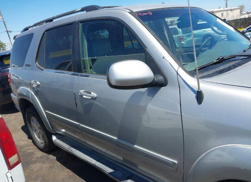 Photo 13 of 2002 Toyota Sequoia LIMITED V8 (VIN 5TDZT38A32S097143)