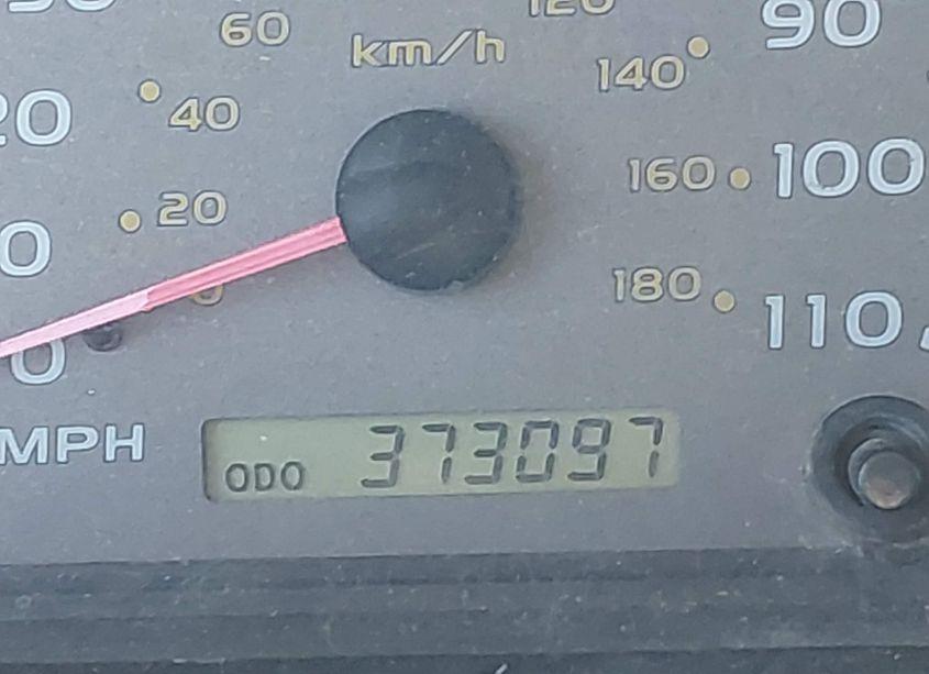 Photo 15 of 2002 Toyota Sequoia LIMITED V8 (VIN 5TDZT38A32S097143)