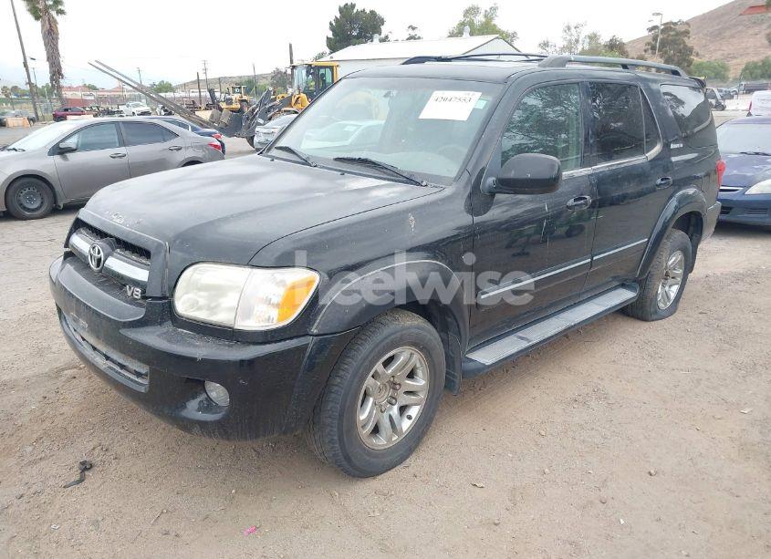 Photo 2 of 2005 Toyota Sequoia LIMITED V8 (VIN 5TDZT38A55S242817)