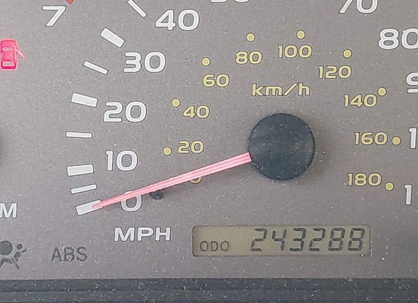 Photo 16 of 2002 Toyota Sequoia LIMITED V8 (VIN 5TDZT38A62S096410)