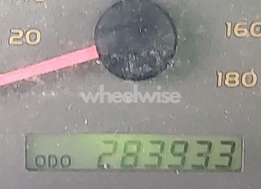 Photo 15 of 2001 Toyota Sequoia LIMITED V8 (VIN 5TDZT38A71S028115)